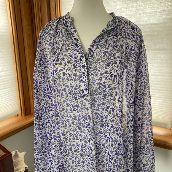 Beautiful breezy and flowy blouse size small - Picture 1 of 11